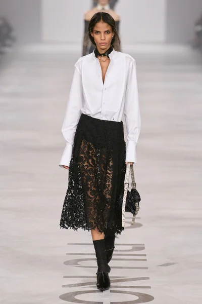 Look 4